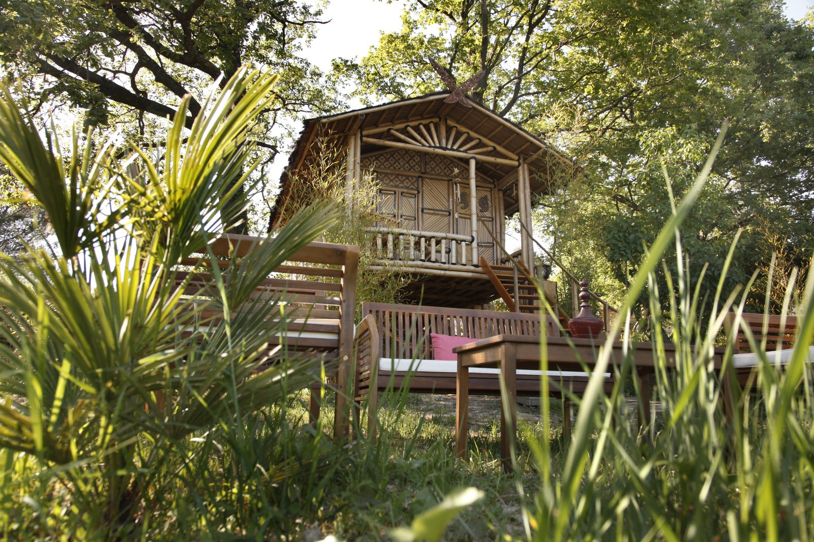 La Maison Thaï 1, maison traditionnelle sur pilotis dans le jardin