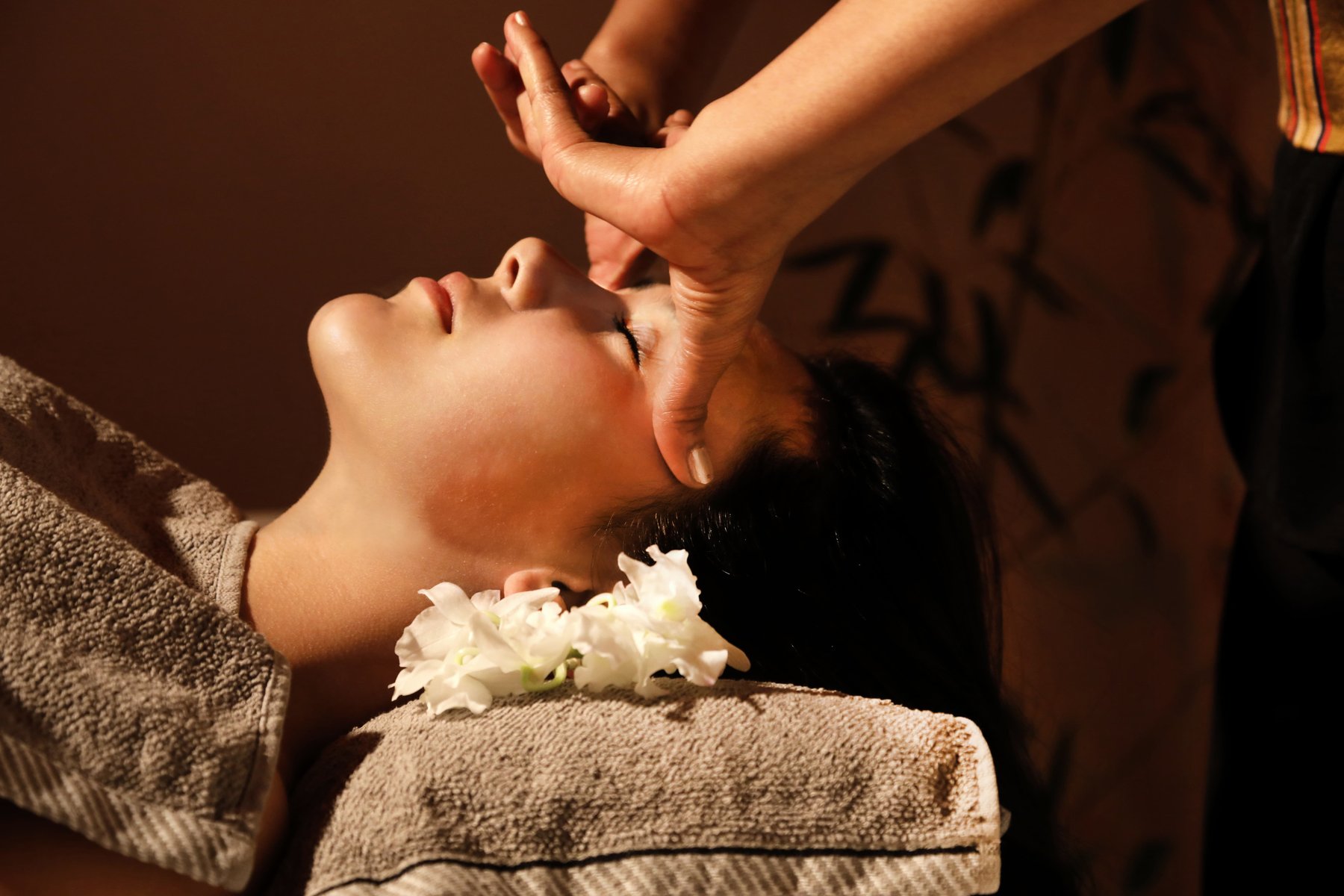 Pièce dédiée au massage thaï traditionnel au Mas d'Alphonse