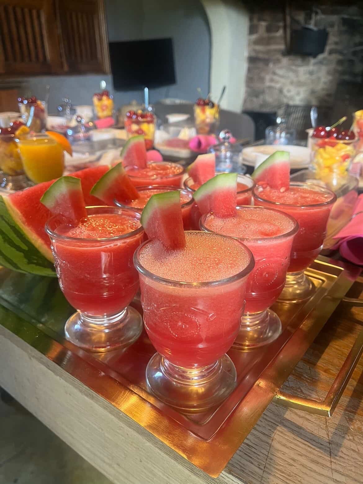 Jus de pastèque frais servis au petit-déjeuner